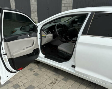 Белый Хендай Соната, объемом двигателя 2.36 л и пробегом 195 тыс. км за 8850 $, фото 15 на Automoto.ua