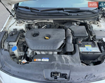 Білий Хендай Соната, об'ємом двигуна 2 л та пробігом 161 тис. км за 9999 $, фото 41 на Automoto.ua