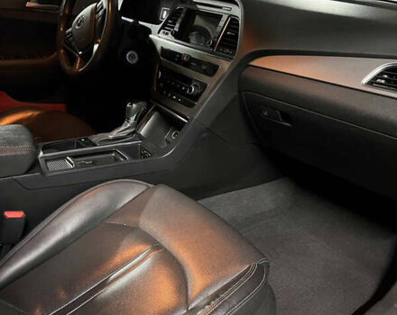 Белый Хендай Соната, объемом двигателя 2 л и пробегом 257 тыс. км за 9500 $, фото 5 на Automoto.ua