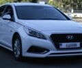 Белый Хендай Соната, объемом двигателя 2 л и пробегом 122 тыс. км за 13400 $, фото 1 на Automoto.ua