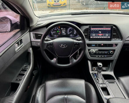 Белый Хендай Соната, объемом двигателя 2 л и пробегом 355 тыс. км за 9900 $, фото 11 на Automoto.ua