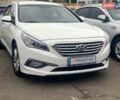 Белый Хендай Соната, объемом двигателя 2 л и пробегом 394 тыс. км за 10290 $, фото 1 на Automoto.ua