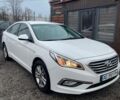 Белый Хендай Соната, объемом двигателя 2 л и пробегом 147 тыс. км за 12500 $, фото 1 на Automoto.ua