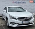 Белый Хендай Соната, объемом двигателя 2 л и пробегом 336 тыс. км за 9990 $, фото 1 на Automoto.ua