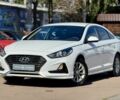 Белый Хендай Соната, объемом двигателя 2 л и пробегом 365 тыс. км за 12800 $, фото 1 на Automoto.ua