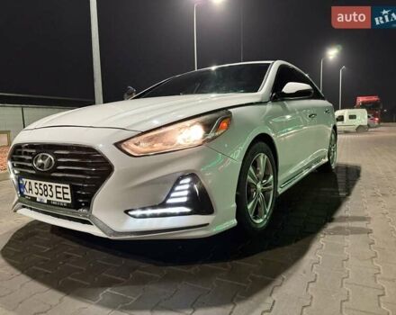 Белый Хендай Соната, объемом двигателя 2.36 л и пробегом 80 тыс. км за 13000 $, фото 1 на Automoto.ua