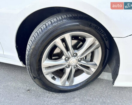 Белый Хендай Соната, объемом двигателя 2.36 л и пробегом 83 тыс. км за 13500 $, фото 13 на Automoto.ua