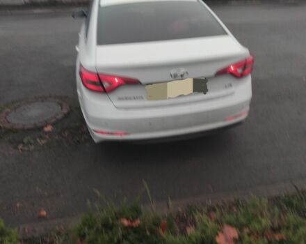 Белый Хендай Соната, объемом двигателя 2 л и пробегом 555 тыс. км за 7500 $, фото 3 на Automoto.ua