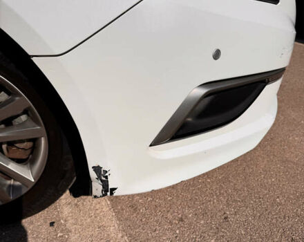 Білий Хендай Соната, об'ємом двигуна 2.36 л та пробігом 145 тис. км за 11000 $, фото 6 на Automoto.ua