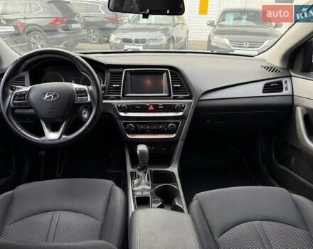 Білий Хендай Соната, об'ємом двигуна 2.36 л та пробігом 57 тис. км за 15950 $, фото 15 на Automoto.ua