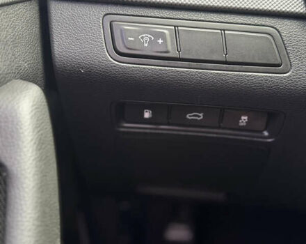 Білий Хендай Соната, об'ємом двигуна 2 л та пробігом 378 тис. км за 11300 $, фото 26 на Automoto.ua