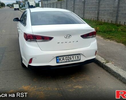 Белый Хендай Соната, объемом двигателя 2 л и пробегом 305 тыс. км за 12700 $, фото 1 на Automoto.ua