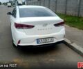 Белый Хендай Соната, объемом двигателя 2 л и пробегом 305 тыс. км за 12700 $, фото 1 на Automoto.ua