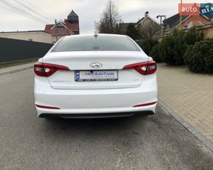 Белый Хендай Соната, объемом двигателя 2 л и пробегом 354 тыс. км за 10790 $, фото 4 на Automoto.ua