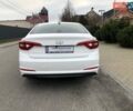 Белый Хендай Соната, объемом двигателя 2 л и пробегом 354 тыс. км за 10790 $, фото 4 на Automoto.ua