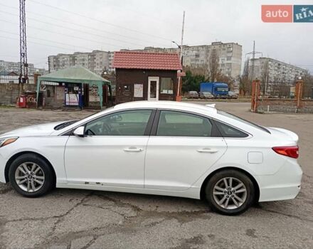 Белый Хендай Соната, объемом двигателя 2.4 л и пробегом 153 тыс. км за 10200 $, фото 3 на Automoto.ua
