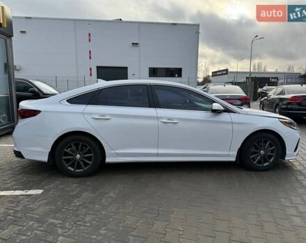 Білий Хендай Соната, об'ємом двигуна 2.36 л та пробігом 57 тис. км за 15950 $, фото 7 на Automoto.ua