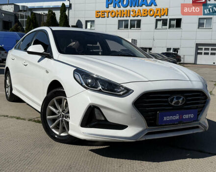 Белый Хендай Соната, объемом двигателя 2 л и пробегом 350 тыс. км за 11500 $, фото 2 на Automoto.ua
