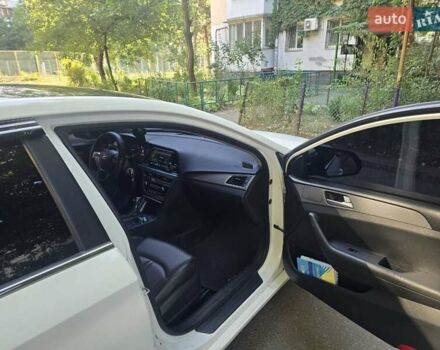 Белый Хендай Соната, объемом двигателя 2 л и пробегом 205 тыс. км за 10000 $, фото 7 на Automoto.ua