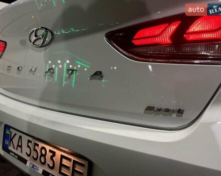 Белый Хендай Соната, объемом двигателя 2.36 л и пробегом 80 тыс. км за 13000 $, фото 29 на Automoto.ua