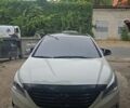 Білий Хендай Соната, об'ємом двигуна 2 л та пробігом 198 тис. км за 9800 $, фото 1 на Automoto.ua