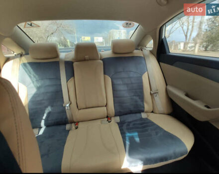 Білий Хендай Соната, об'ємом двигуна 2.36 л та пробігом 145 тис. км за 11000 $, фото 4 на Automoto.ua