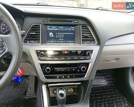 Белый Хендай Соната, объемом двигателя 2.4 л и пробегом 153 тыс. км за 10200 $, фото 12 на Automoto.ua