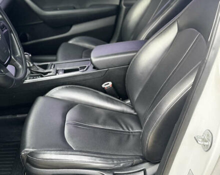 Білий Хендай Соната, об'ємом двигуна 2 л та пробігом 378 тис. км за 11300 $, фото 21 на Automoto.ua