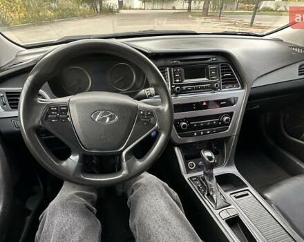 Белый Хендай Соната, объемом двигателя 2 л и пробегом 385 тыс. км за 9100 $, фото 17 на Automoto.ua