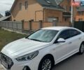 Белый Хендай Соната, объемом двигателя 2 л и пробегом 157 тыс. км за 15100 $, фото 1 на Automoto.ua