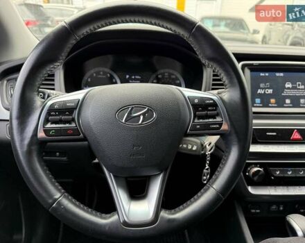 Білий Хендай Соната, об'ємом двигуна 2.36 л та пробігом 57 тис. км за 15950 $, фото 23 на Automoto.ua