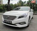 Белый Хендай Соната, объемом двигателя 2 л и пробегом 364 тыс. км за 9600 $, фото 1 на Automoto.ua