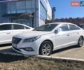 Белый Хендай Соната, объемом двигателя 2 л и пробегом 336 тыс. км за 9990 $, фото 1 на Automoto.ua