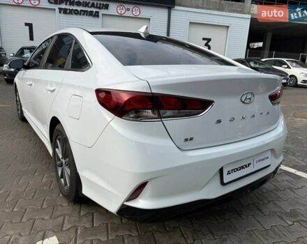 Білий Хендай Соната, об'ємом двигуна 2.36 л та пробігом 57 тис. км за 15950 $, фото 4 на Automoto.ua
