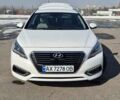 Белый Хендай Соната, объемом двигателя 2 л и пробегом 120 тыс. км за 14000 $, фото 1 на Automoto.ua
