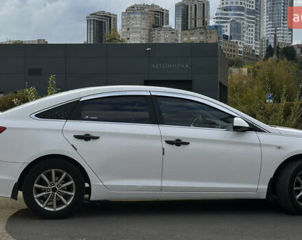 Белый Хендай Соната, объемом двигателя 2 л и пробегом 385 тыс. км за 9100 $, фото 2 на Automoto.ua