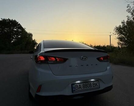 Білий Хендай Соната, об'ємом двигуна 2.02 л та пробігом 260 тис. км за 13500 $, фото 1 на Automoto.ua