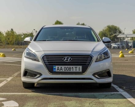 Белый Хендай Соната, объемом двигателя 2 л и пробегом 129 тыс. км за 15395 $, фото 3 на Automoto.ua