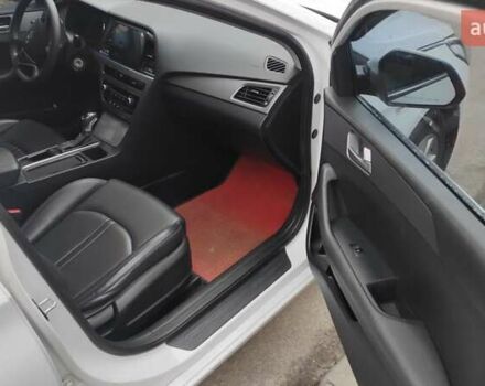 Хендай Соната 2017 в Киеве на Automoto.ua Белый Хендай Соната, объемом двигателя 2 л и пробегом 410 тыс. км за 12500 $, фото 4 на Automoto.ua