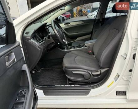 Білий Хендай Соната, об'ємом двигуна 2.36 л та пробігом 57 тис. км за 15950 $, фото 11 на Automoto.ua