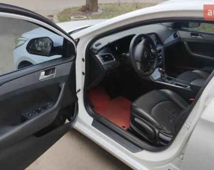 Хендай Соната 2017 в Киеве на Automoto.ua Белый Хендай Соната, объемом двигателя 2 л и пробегом 410 тыс. км за 12500 $, фото 1 на Automoto.ua