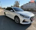 Белый Хендай Соната, объемом двигателя 2 л и пробегом 190 тыс. км за 12200 $, фото 1 на Automoto.ua
