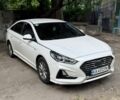 Білий Хендай Соната, об'ємом двигуна 2 л та пробігом 240 тис. км за 12400 $, фото 1 на Automoto.ua