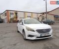 Белый Хендай Соната, объемом двигателя 2.4 л и пробегом 153 тыс. км за 10200 $, фото 1 на Automoto.ua