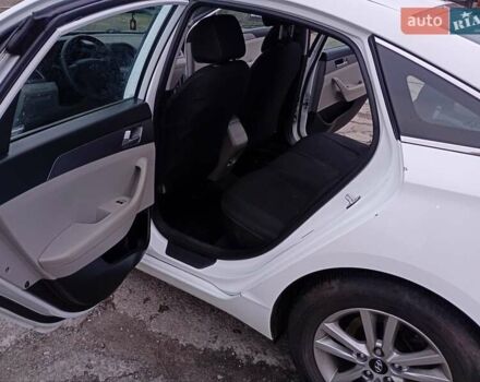 Белый Хендай Соната, объемом двигателя 2.4 л и пробегом 153 тыс. км за 10200 $, фото 10 на Automoto.ua