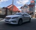 Белый Хендай Соната, объемом двигателя 2 л и пробегом 358 тыс. км за 10290 $, фото 1 на Automoto.ua