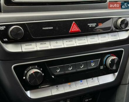 Білий Хендай Соната, об'ємом двигуна 2.36 л та пробігом 57 тис. км за 15950 $, фото 31 на Automoto.ua