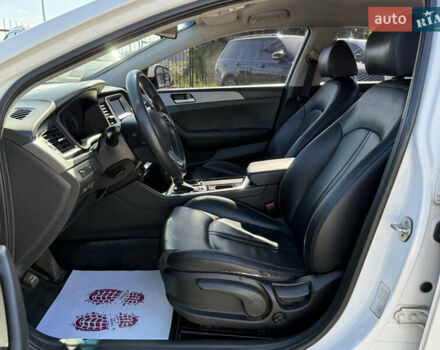 Белый Хендай Соната, объемом двигателя 2 л и пробегом 350 тыс. км за 11500 $, фото 12 на Automoto.ua