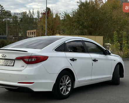Белый Хендай Соната, объемом двигателя 2 л и пробегом 385 тыс. км за 9100 $, фото 3 на Automoto.ua