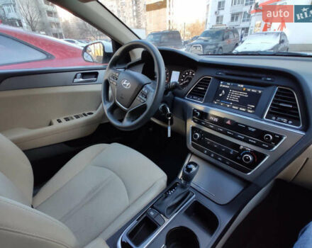 Білий Хендай Соната, об'ємом двигуна 2.36 л та пробігом 145 тис. км за 11000 $, фото 3 на Automoto.ua
